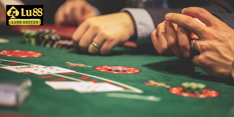 Tấn công tâm lý trong mẹo chơi Poker